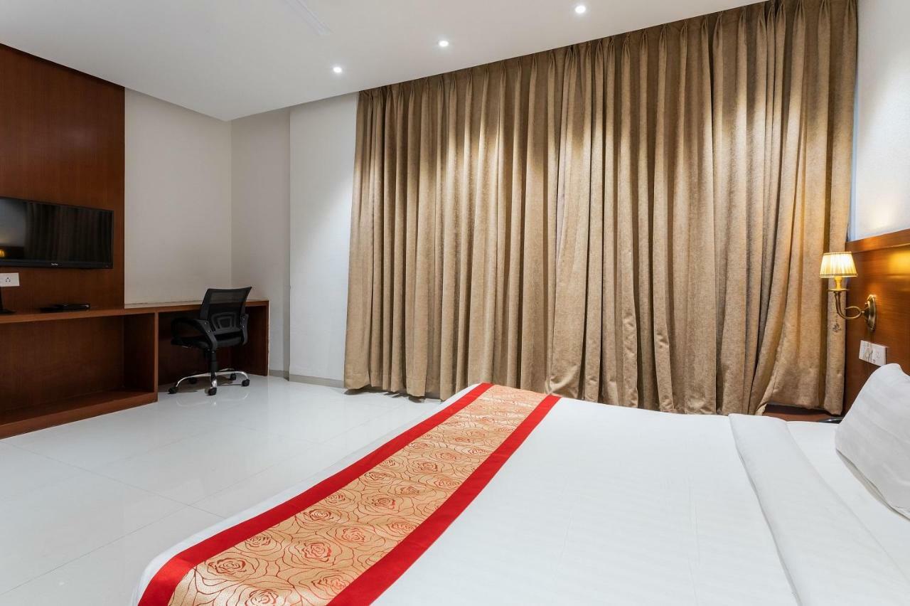 Hotel The Chandra Leela 3*
