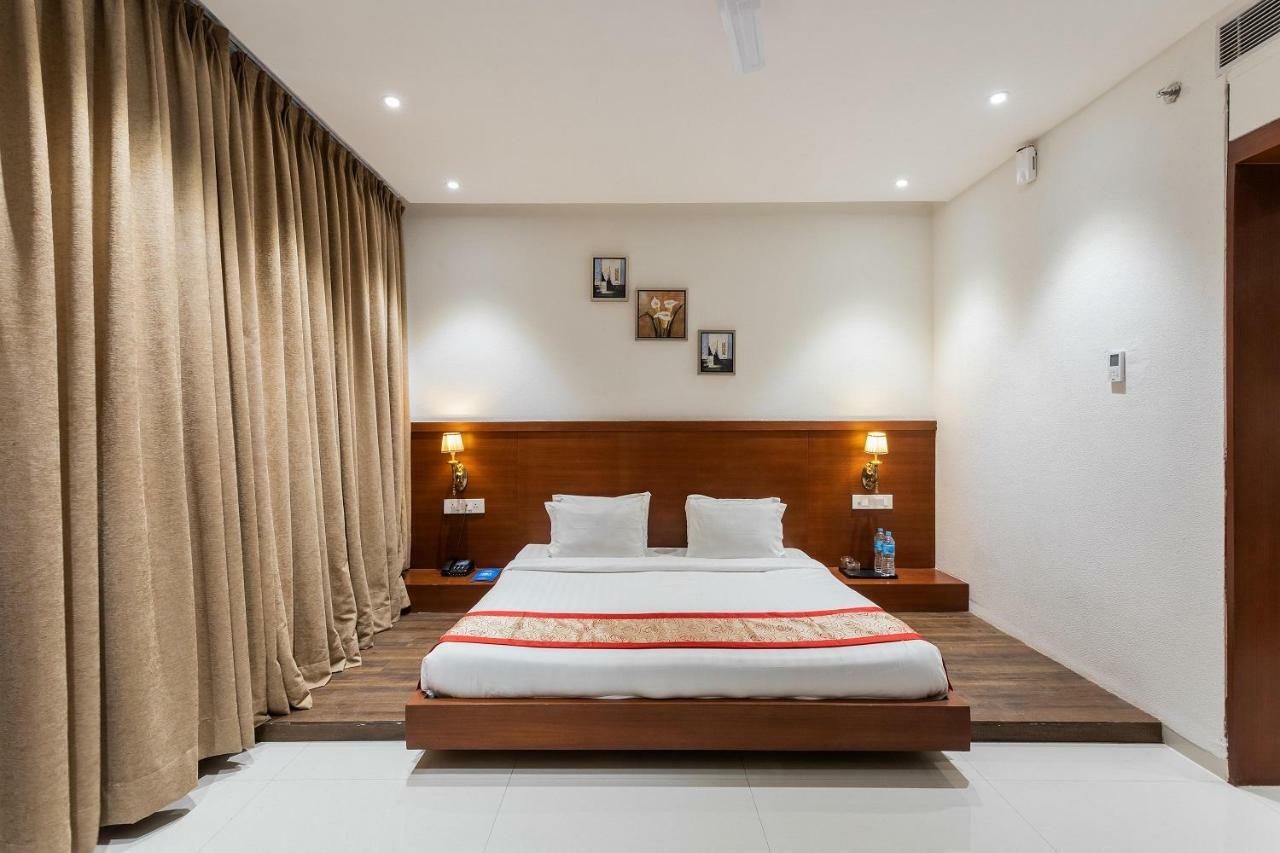 Hotel The Chandra Leela Indore
