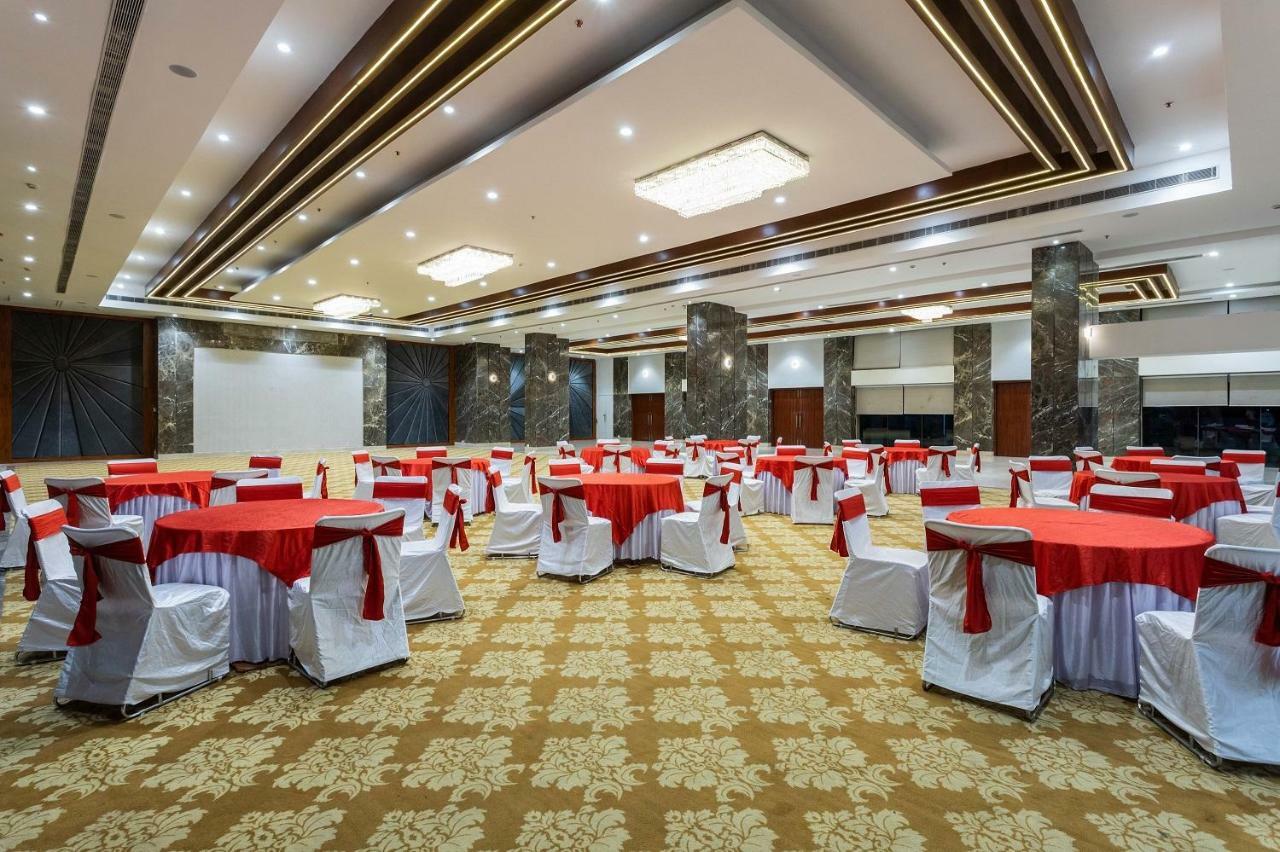 Hotel The Chandra Leela Indore