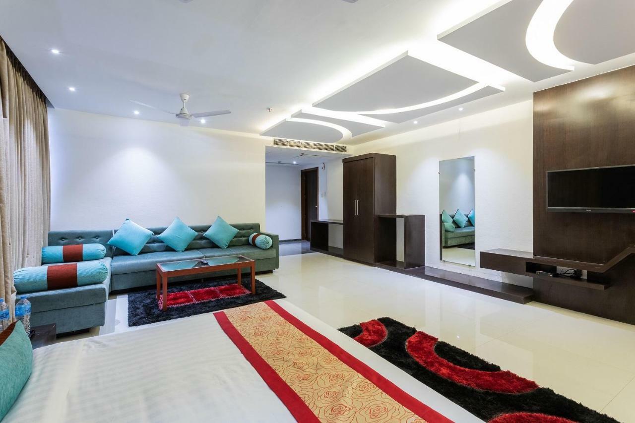 The Chandra Leela 3*
