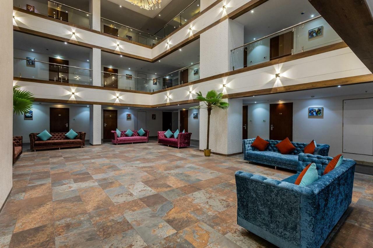 The Chandra Leela Hotel 3*